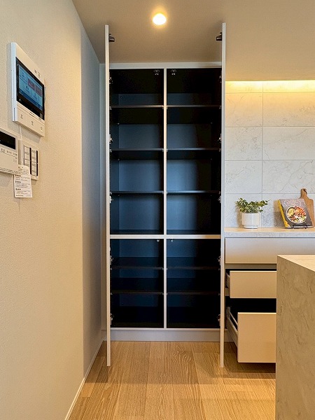 テラス渋谷美竹_キッチン収納の写真2