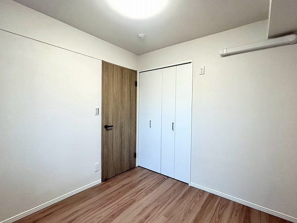 中野ダイヤハイツ_シンプルな洋室の写真