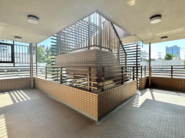 朝日マンション目黒　外階段・外廊下