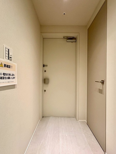 テラス渋谷美竹_リノベーション済みの玄関の写真