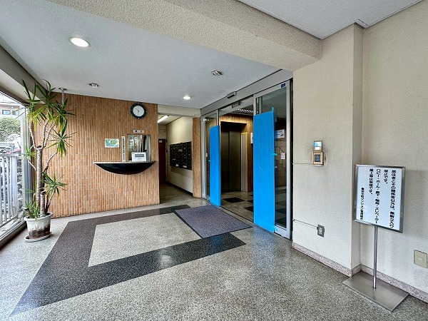 豊栄平町マンション エントランス
