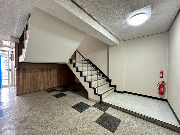 豊栄平町マンション 内階段