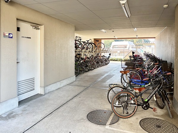 アールヴェール文京大塚公園　駐輪場・ゴミ置き場