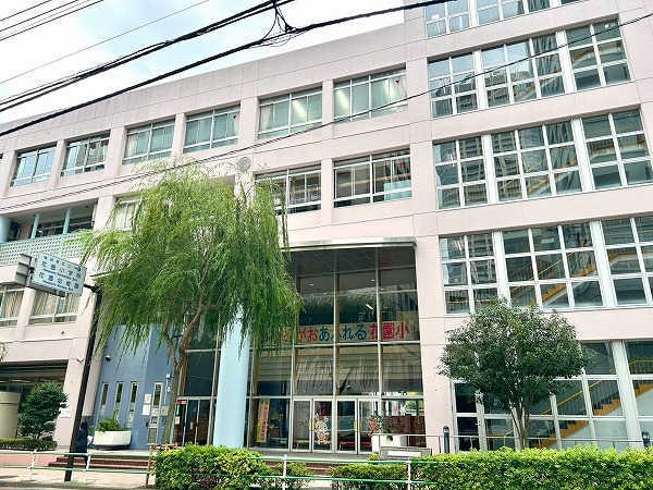 新宿区立花園小学校