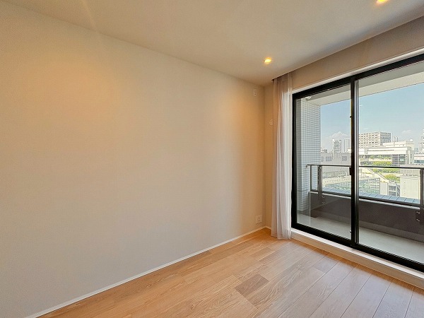 テラス渋谷美竹_メインのベットルームに最適な洋室の写真2