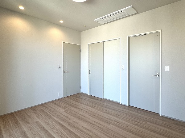 東京ツインパークスライトウィング_広い洋室の写真3