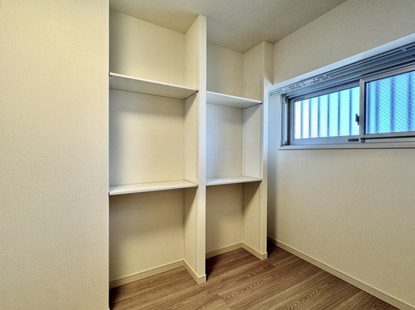 ライオンズマンション大森_洋室収納の写真