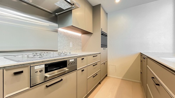 ザ・パークハウスグラン三番町_システムキッチンの写真