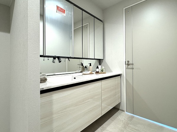 東京ツインパークスライトウィング_洗面化粧台の写真