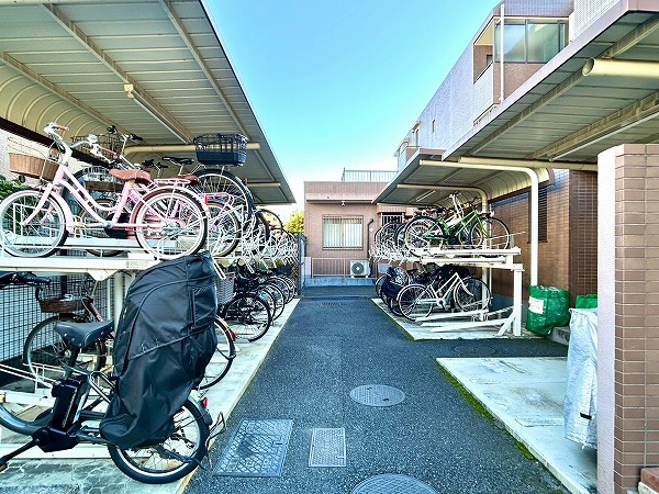 アールヴェール荻窪北　駐輪場