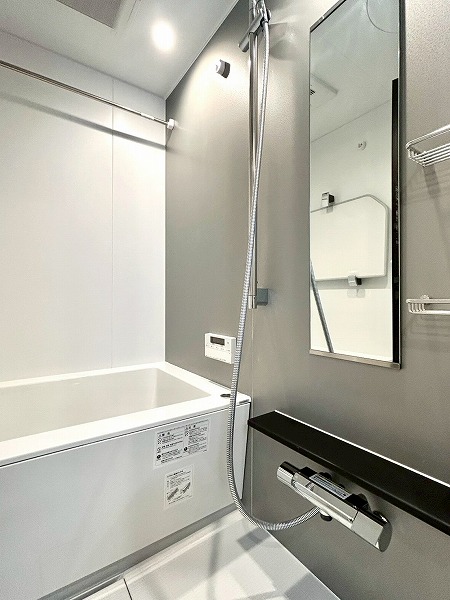 中野ダイヤハイツ_落ち着いた雰囲気のバスルームの写真