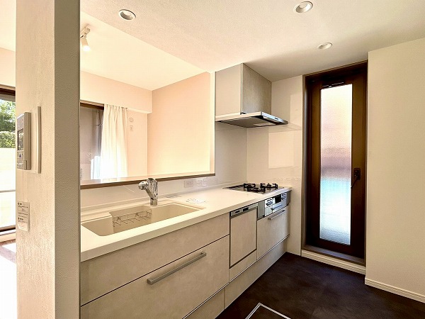 アールヴェール荻窪北_カウンター付き対面キッチンの写真