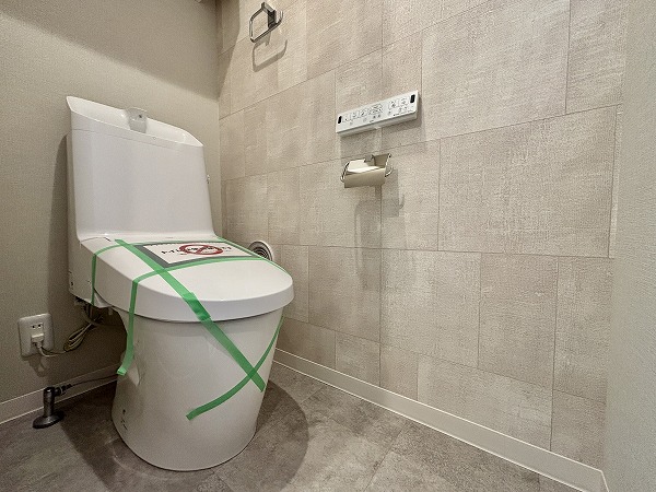 ジェイパーク渋谷イーストスクエア_オンス洗浄便座付きトイレの写真1