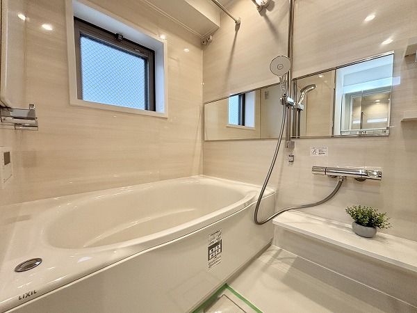 ジェイパーク渋谷イーストスクエア_出窓付きバスルームの写真1