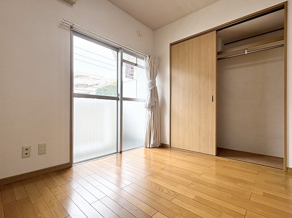 シャロン・ド・成城_広々とした洋室の写真