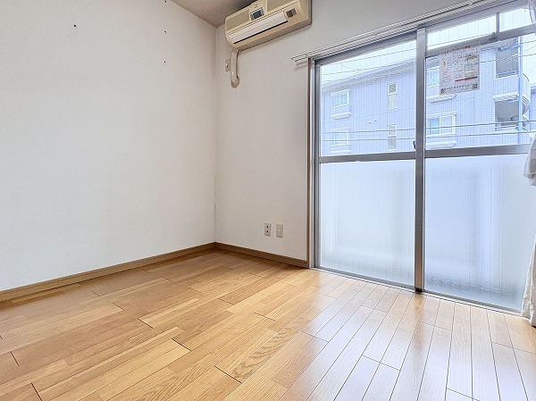 シャロン・ド・成城_収納豊富な洋室の写真