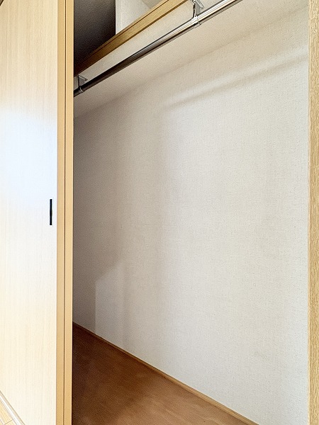 シャロン・ド・成城_クローゼット付きの洋室の写真