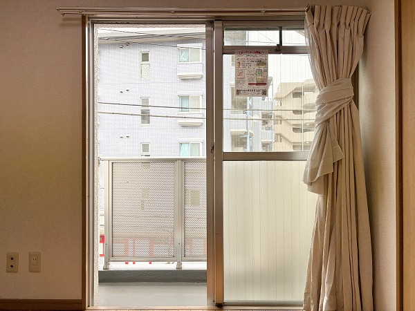 シャロン・ド・成城_洋室窓の写真2