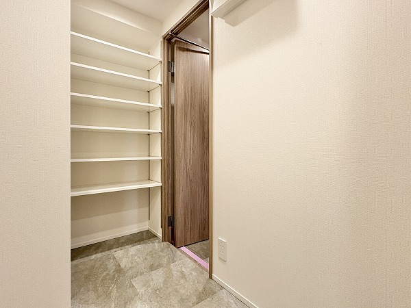 クレッセント千歳船橋 in TASTE_シューズインクローゼットの写真 