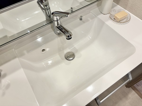 クレッセント千歳船橋 in TASTE_ホテルライクな洗面化粧台の写真 