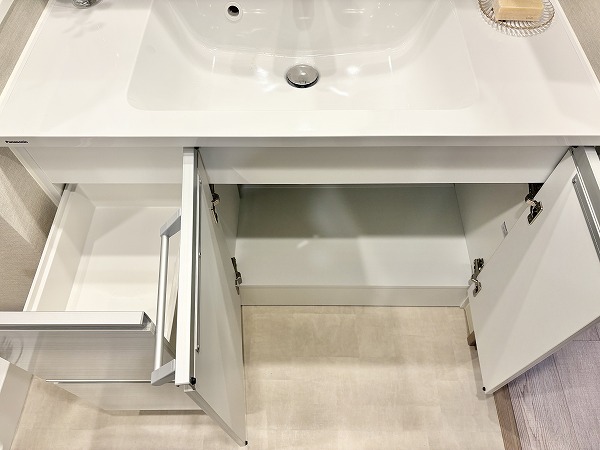 クレッセント千歳船橋 in TASTE_大きな収納の写真 