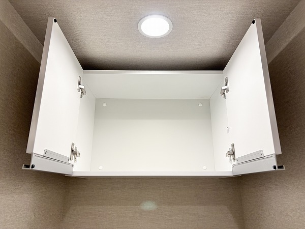 クレッセント千歳船橋 in TASTE_上部に収納がある洗濯機置き場の写真2 