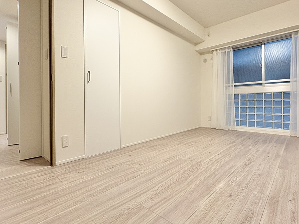 クレッセント千歳船橋 in TASTE_収納豊富な洋室の写真 