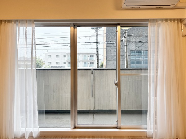 クレッセント千歳船橋 in TASTE_リビングダイニング窓の写真 