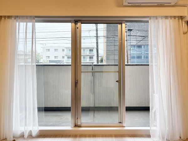 クレッセント千歳船橋 in TASTEクレッセント千歳船橋 in TASTE_リビングダイニング窓の写真2 