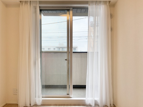 クレッセント千歳船橋 in TASTE_洋室窓の写真4 