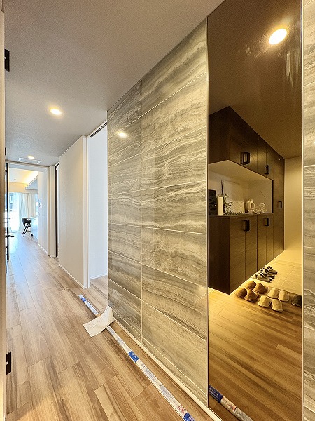 イトーピア白金高輪壱番館_全身鏡付き廊下の写真