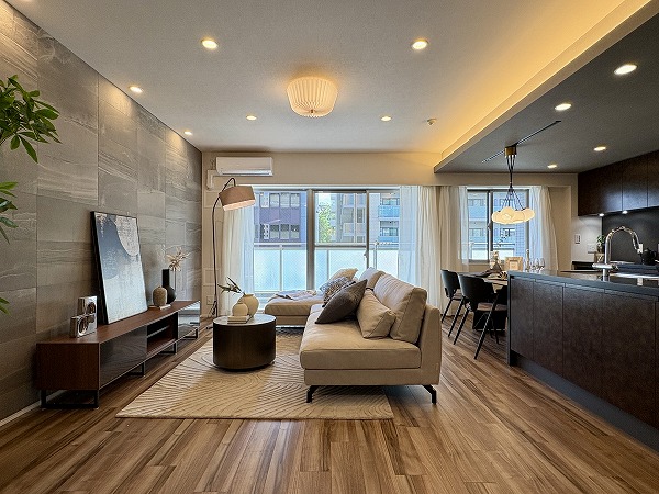 イトーピア白金高輪壱番館_豪華なリビングダイニングキッチンの写真