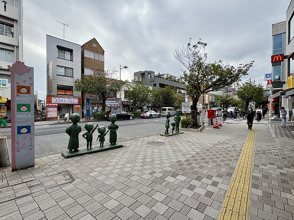 桜新町 駅前の並木道
