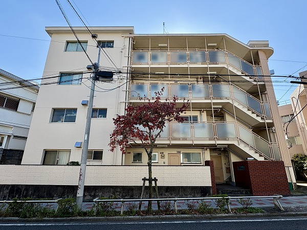 駒留マンション 外観 正面