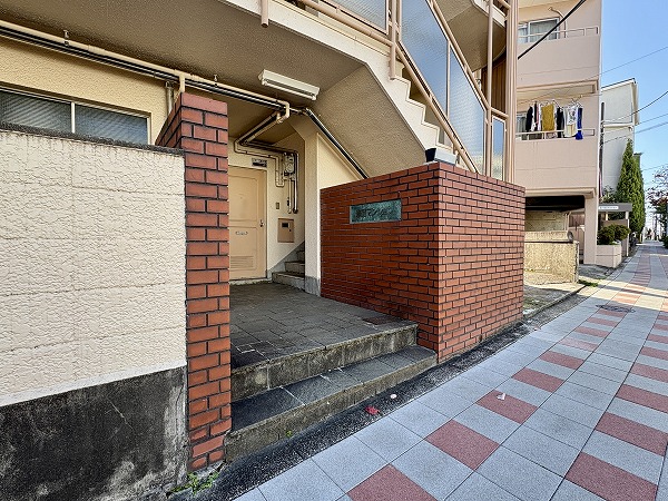 駒留マンション アプローチ