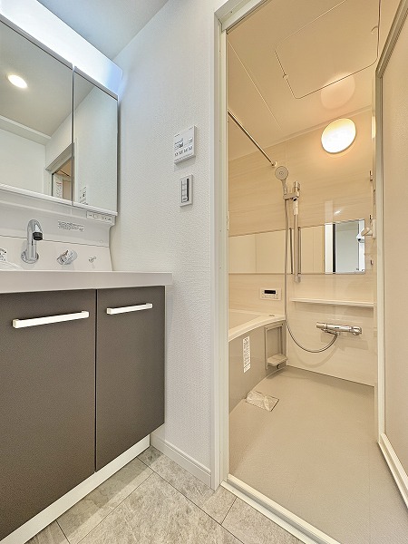 駒留マンション_洗面スペースの写真