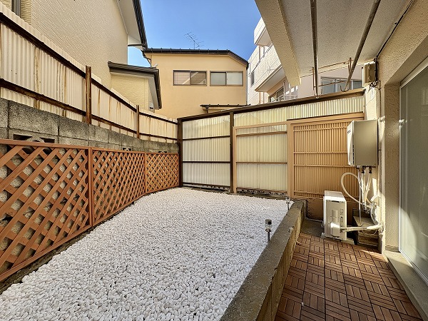 駒留マンション_綺麗な専用庭の写真