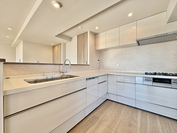 ライオンズスクエア用賀_L字型キッチンの写真