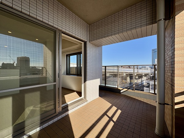 ライオンズスクエア用賀_日当たりの良いバルコニーの写真