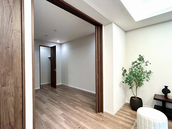 荻窪二丁目シティハウス_開放感のある6帖の洋室の写真