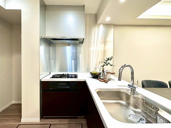 荻窪二丁目シティハウス_使いやすいL型キッチンの写真