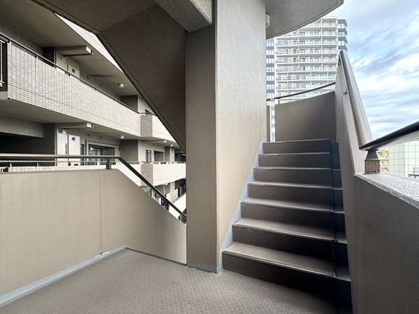 三田シティハウス　外階段