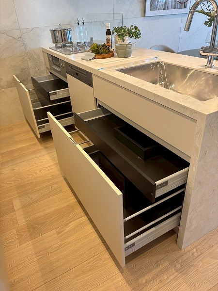 テラス渋谷美竹_キッチン収納の写真1