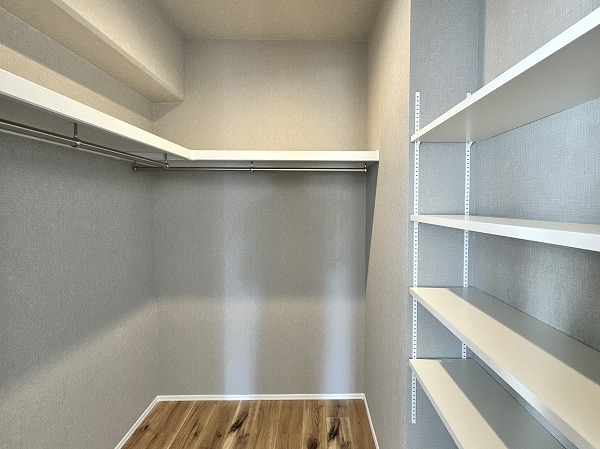 朝日マンション目黒_ウォークインクローゼットの写真