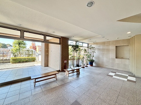 アールヴェール文京大塚公園　エントランスホール　