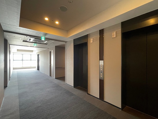 グランドメゾン白金の杜ザ・タワー　エレベーター・内廊下
