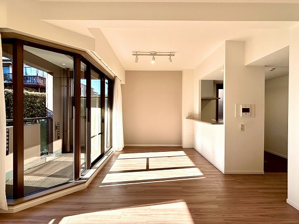 アールヴェール荻窪北_南西向きのリビングダイニングの写真