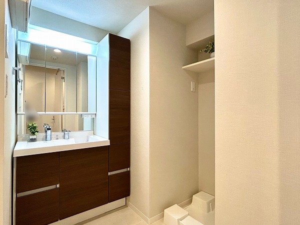 朝日シティパリオ高井戸_清潔感のあるパウダールームの写真