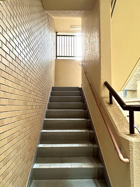 ライオンズマンション新宿東公園　外階段