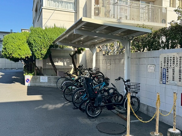 ドルフ都立大　駐輪場